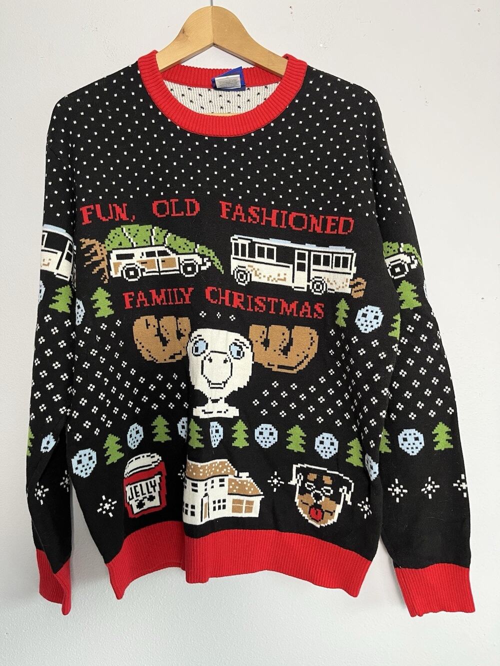 National Lampoon Old Fashioned Family Christmas Sweater L Moose Camper Festive